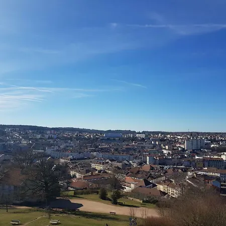 Nid Douillet Au Centre *